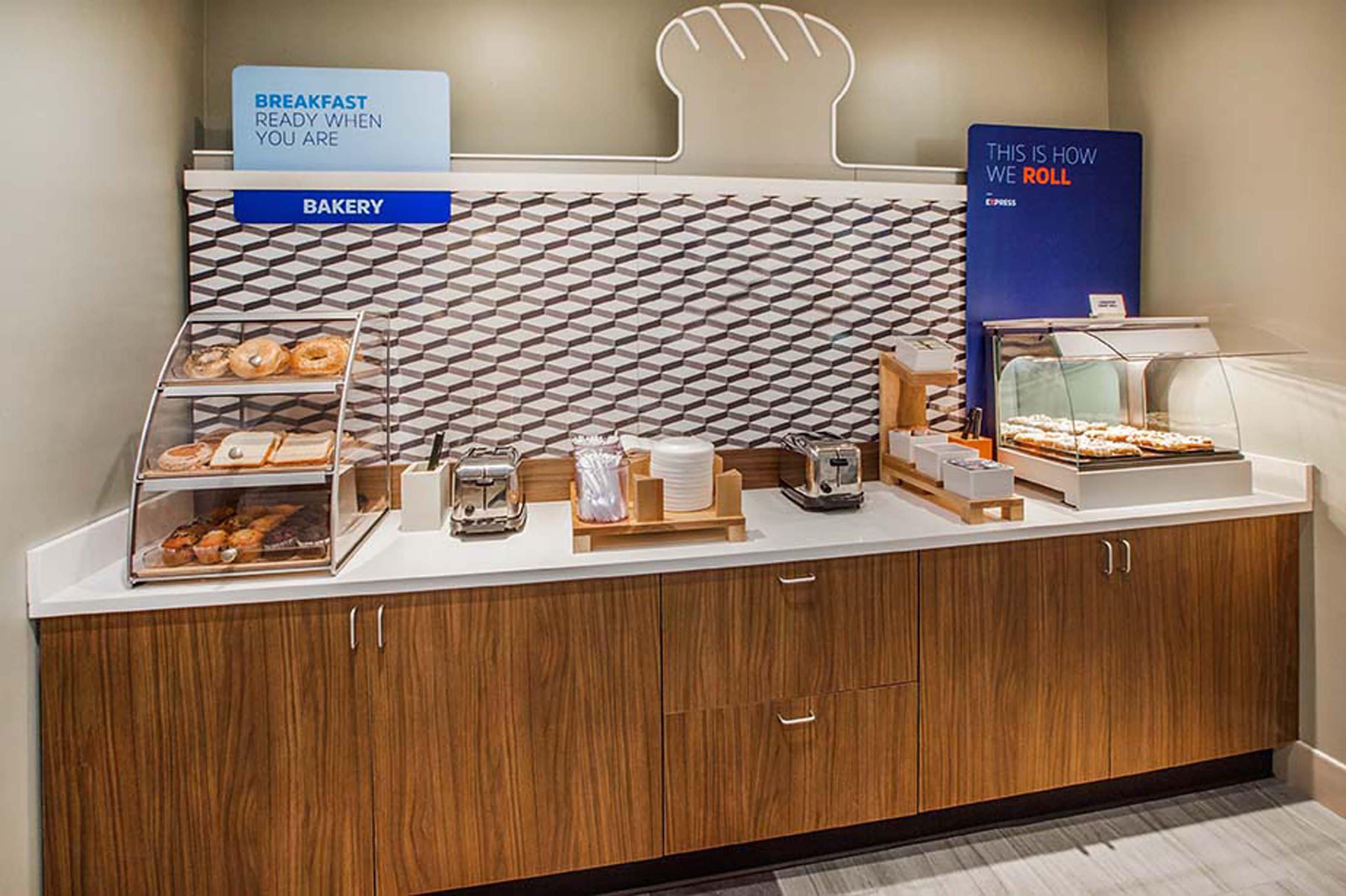 Holiday Inn Express Chelmsford By Ihg Екстериор снимка