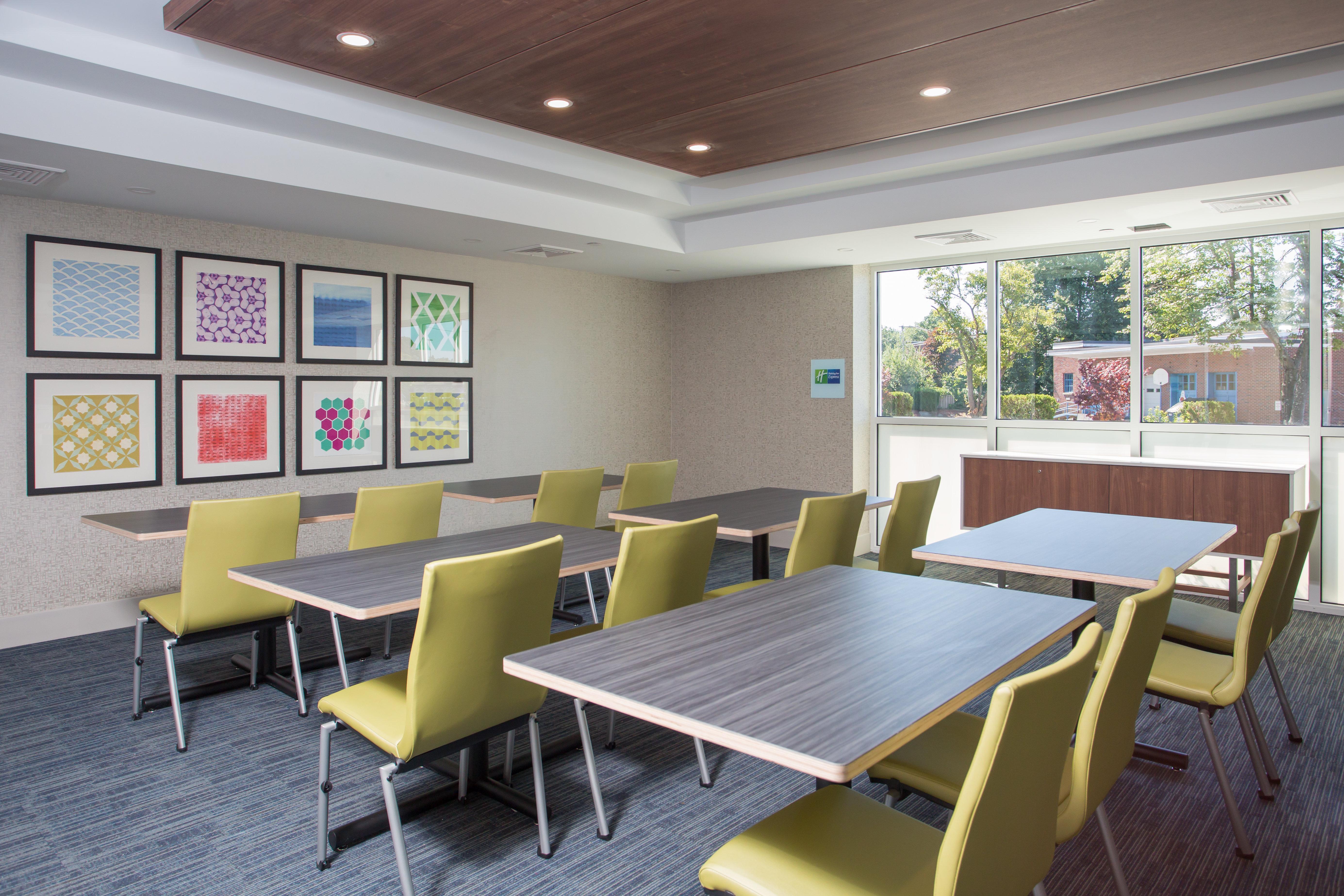 Holiday Inn Express Chelmsford By Ihg Екстериор снимка