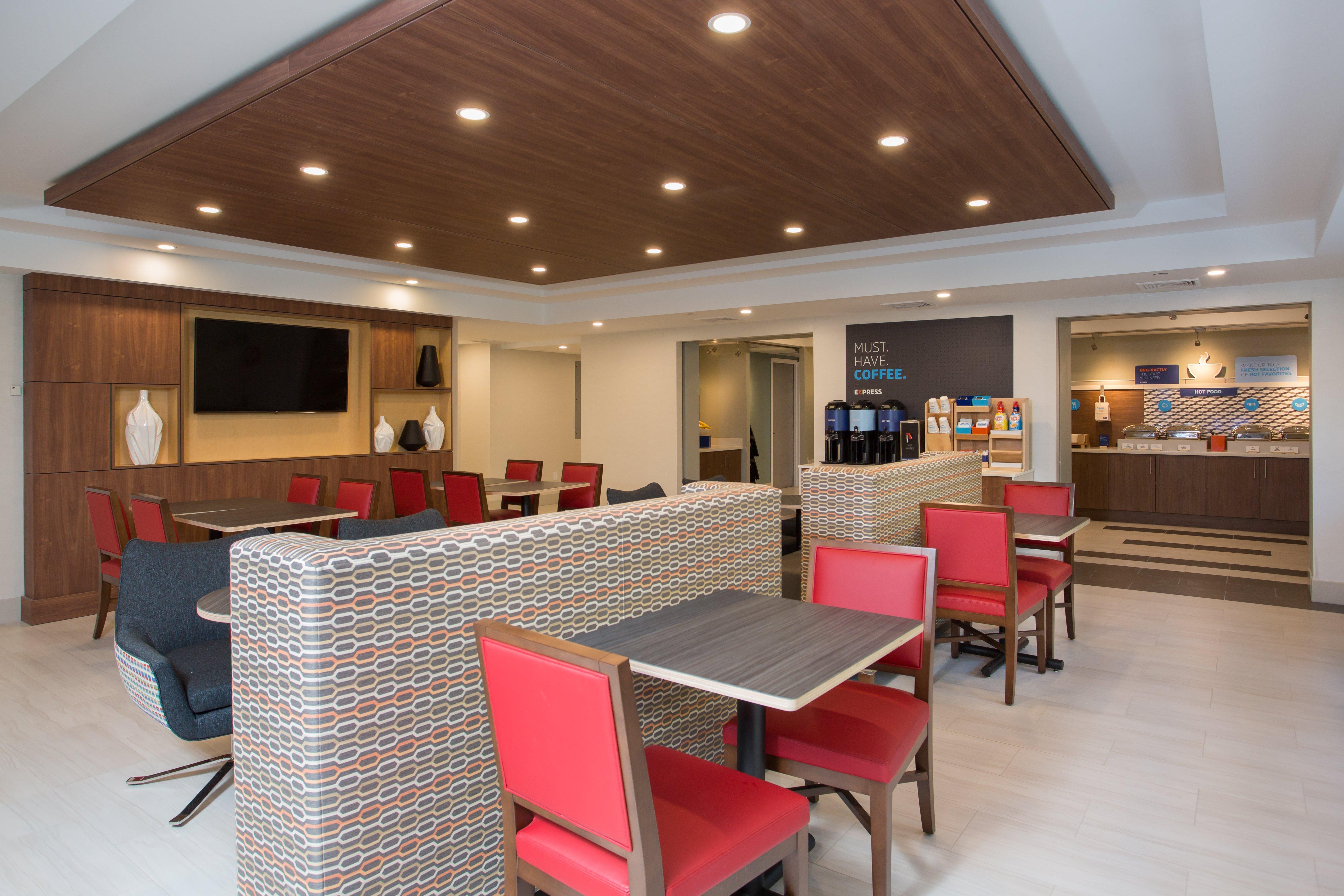 Holiday Inn Express Chelmsford By Ihg Екстериор снимка