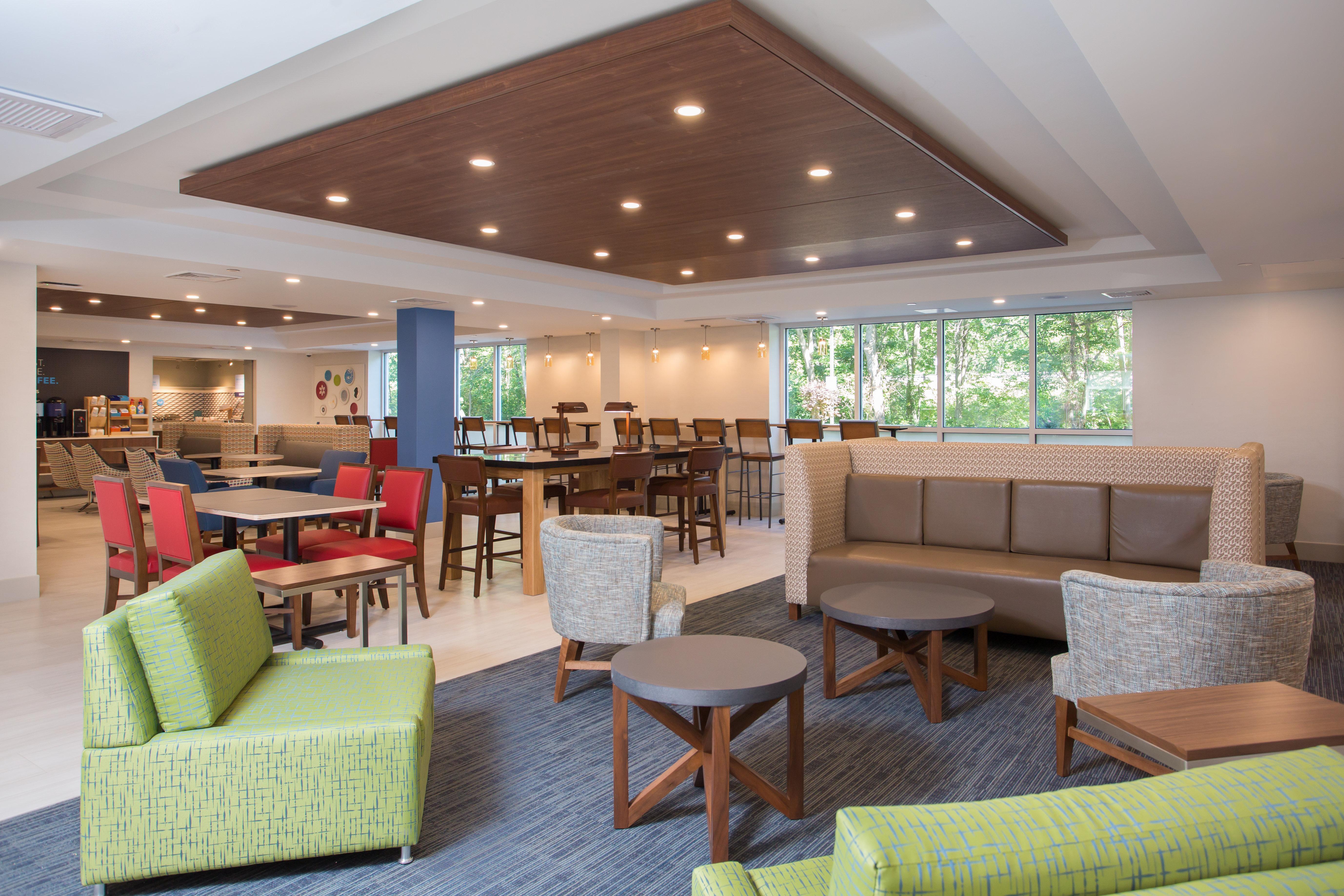 Holiday Inn Express Chelmsford By Ihg Екстериор снимка