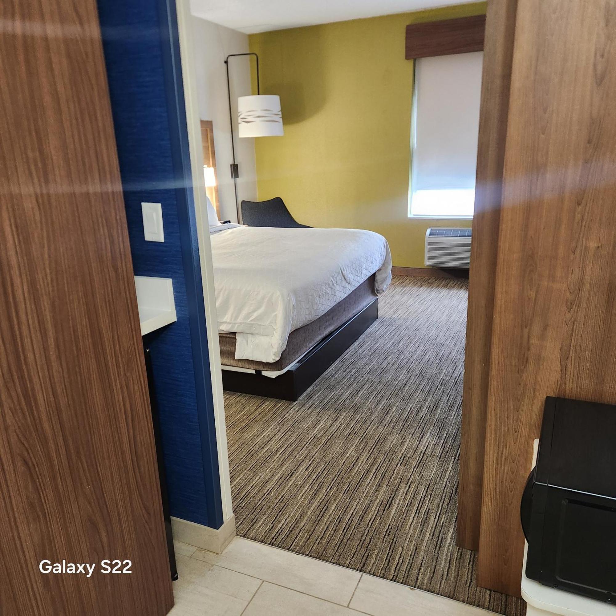 Holiday Inn Express Chelmsford By Ihg Екстериор снимка