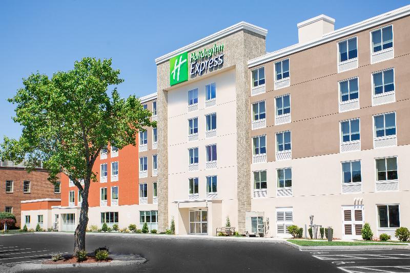 Holiday Inn Express Chelmsford By Ihg Екстериор снимка
